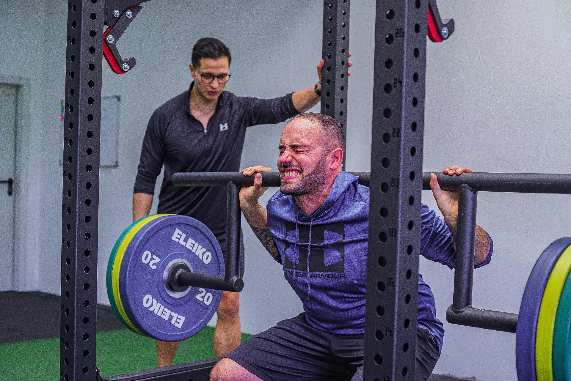 Trening pod okiem trenera — squat rack